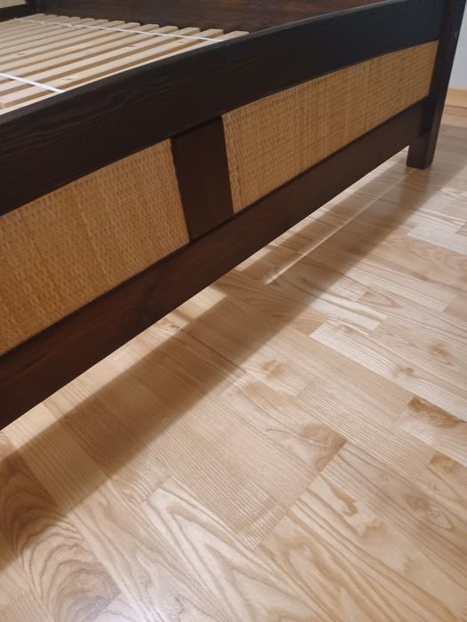 Łóżko drewniane do sypialni