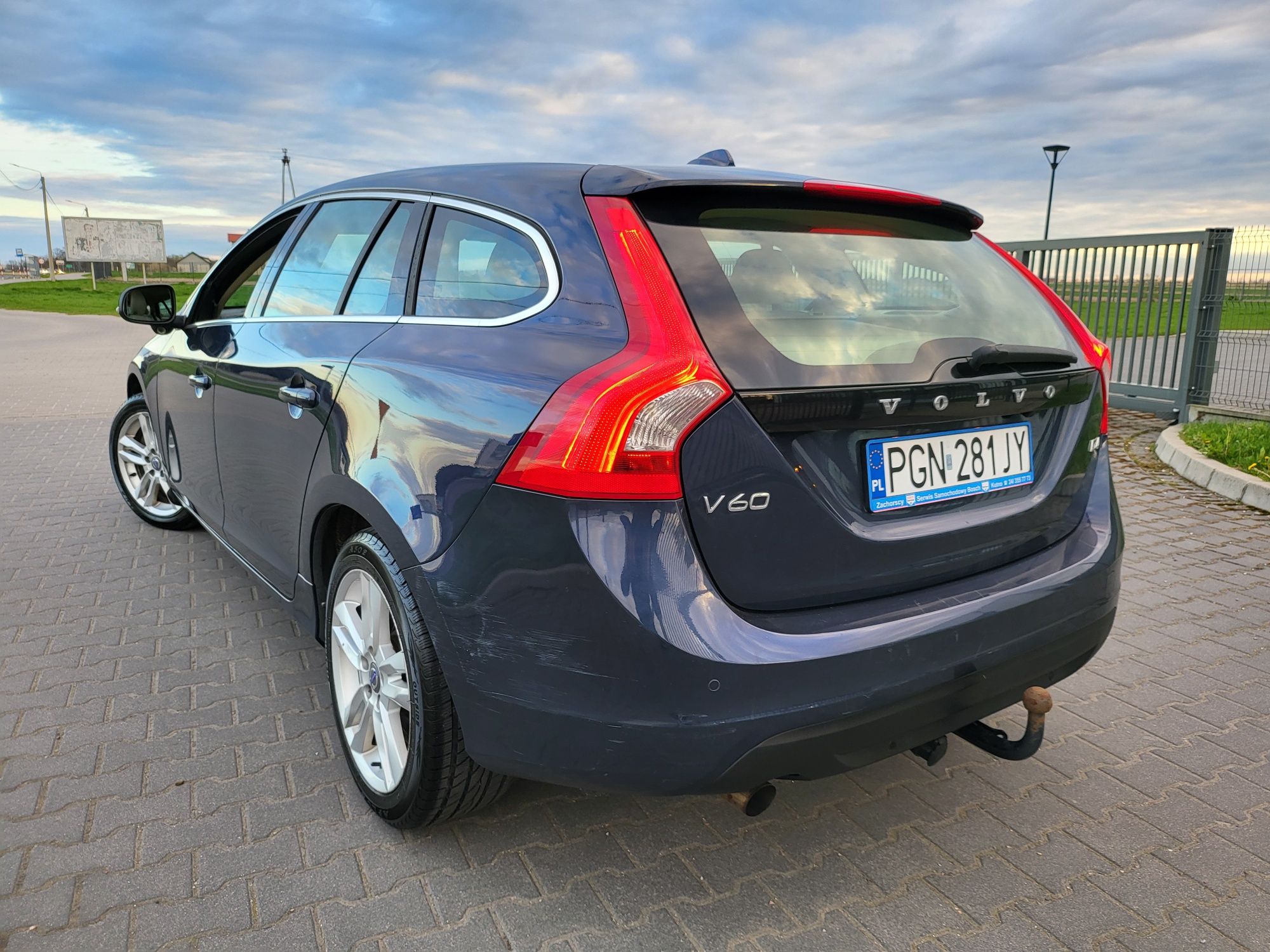 Rodzinne Volvo V60 2012r 2.0 D4 163km - Bardzo Bogata wersja - Alu 17