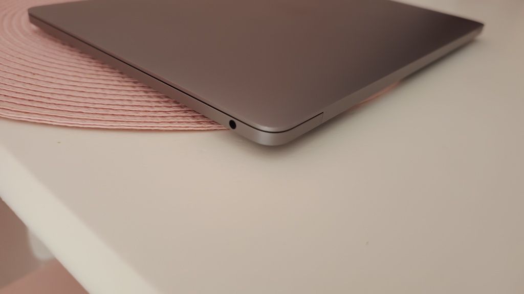 MacBook Pro 2020 Touch Bar 13"