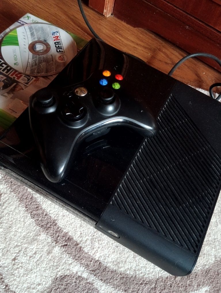 Продам Xbox 360e Freeboot