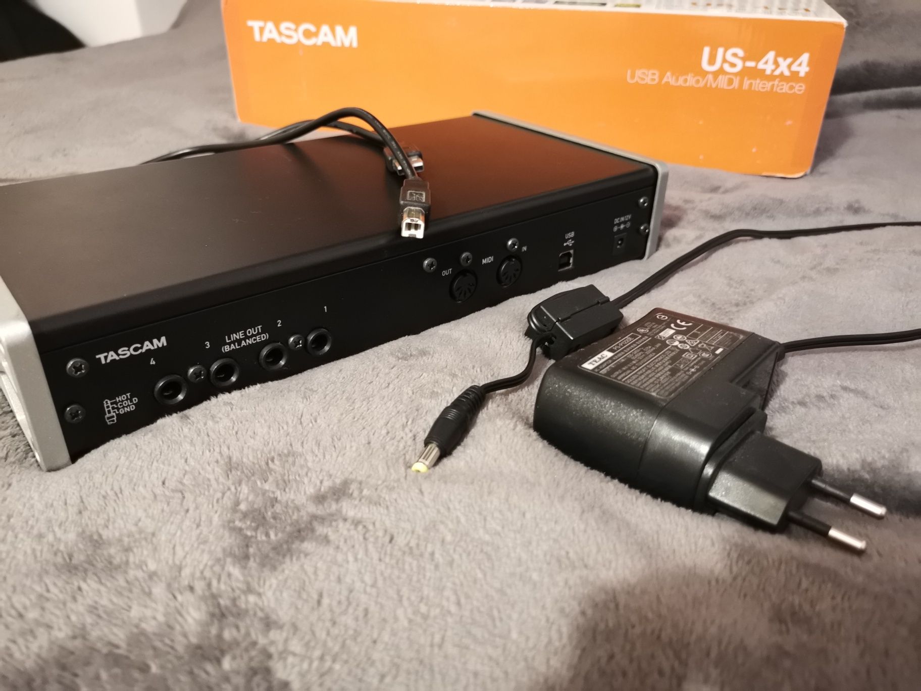 Tascam us 4x4 interfejs audio