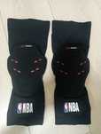 Наколінники NBA Dualshock для баскетболу
Колір :