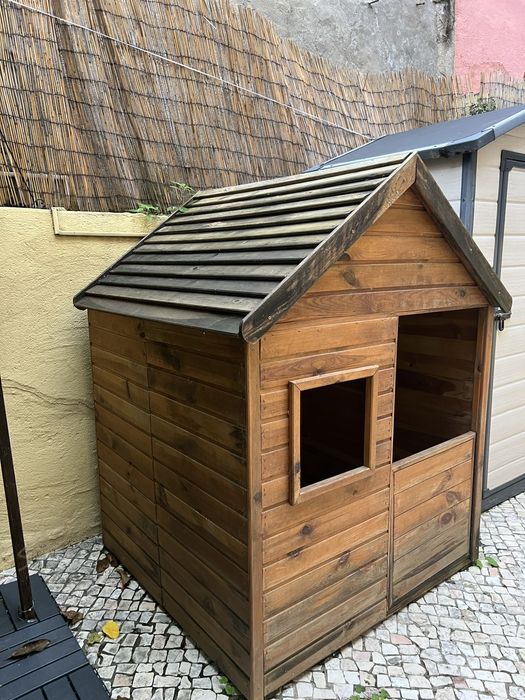 Vendo CASINHA de brincar de MADEIRA