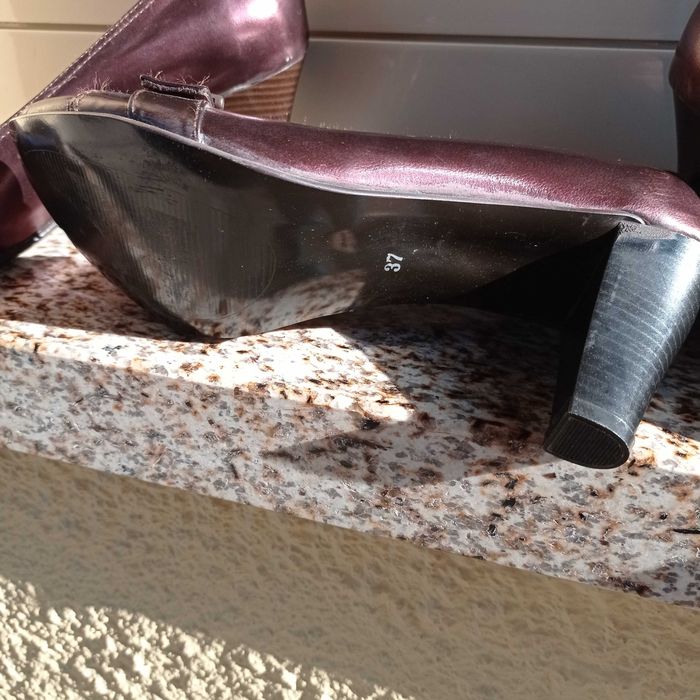 Sapatos novos em pele n.37