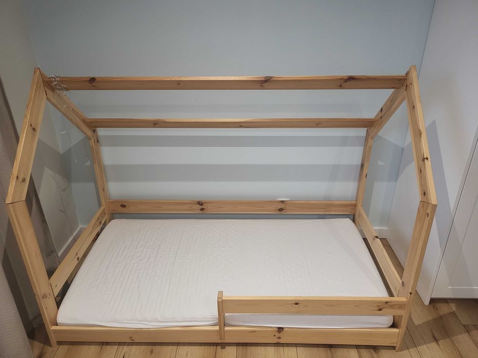 Łóżeczko domek z materacem