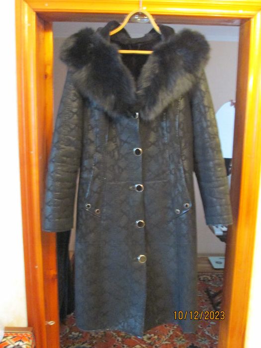 Продаю женское зимнее пальто на меху размер 48-50