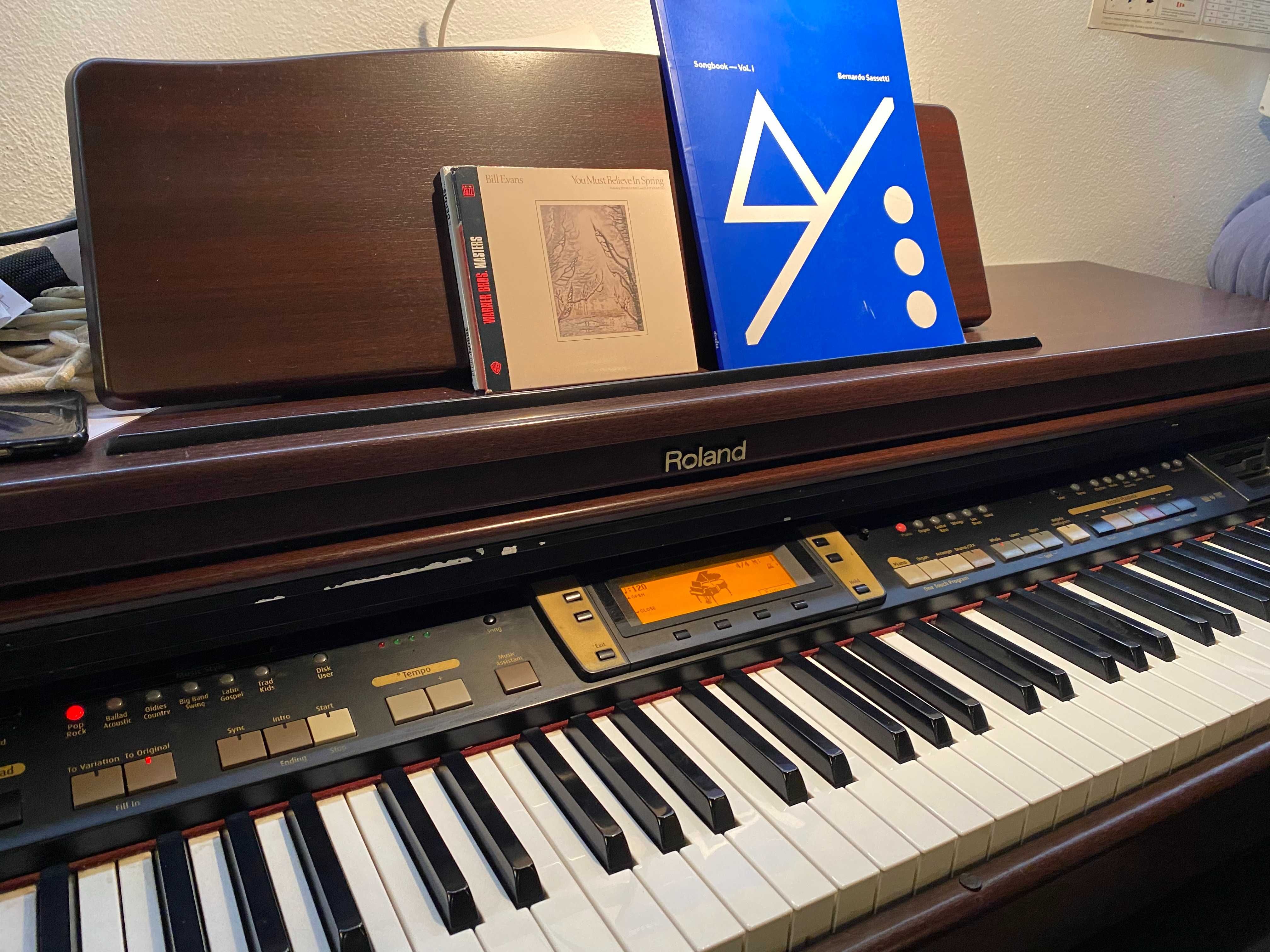 Piano Roland KR3 como novo!!