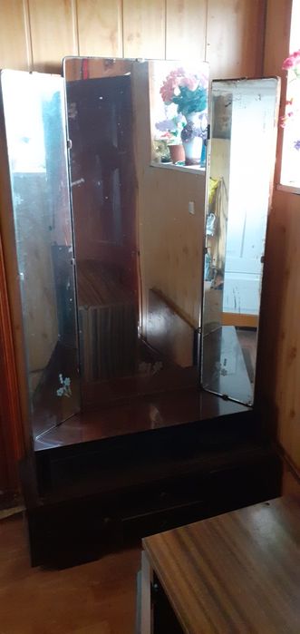 Stare lustro stojące