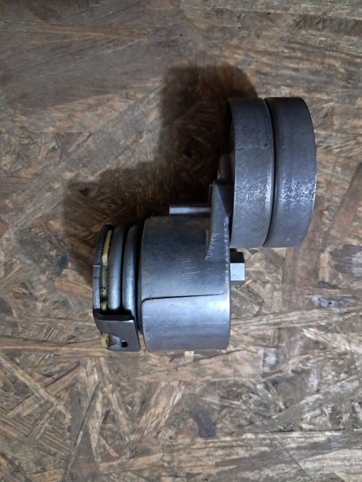 Натяжитель ремня генератора Renaul