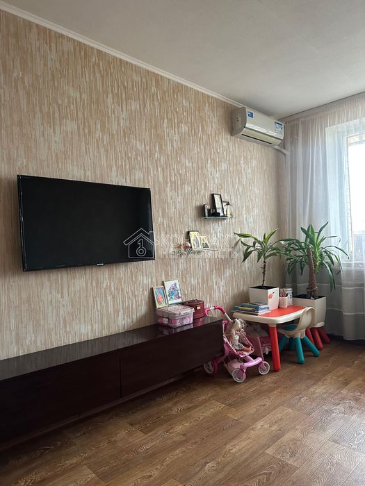 Продам 3к кв з гаражем вул.Ак.Павлова,319  522 мр Піски м.Салтівська