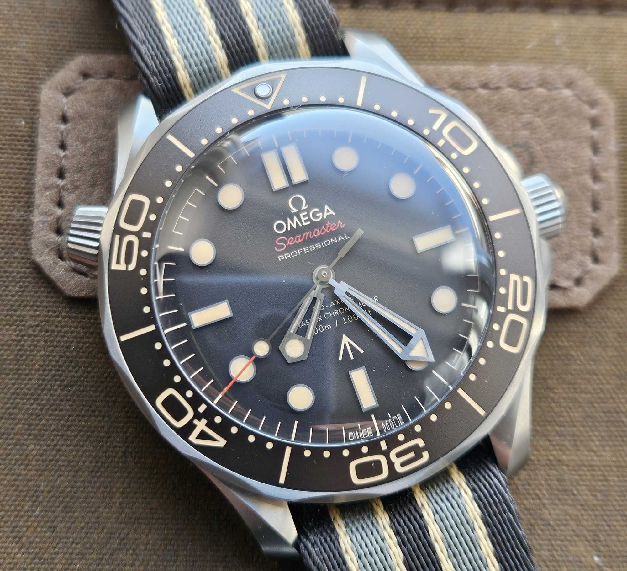 Чоловічий годинник Omega Seamaster Diver 300M Limited James Bond 007