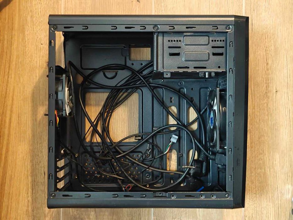 Niewielka i lekka obudowa SilentiumPC Brutus S30 Pure Black (mATX)