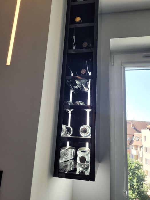 Szafka na wino do kuchni wisząca led