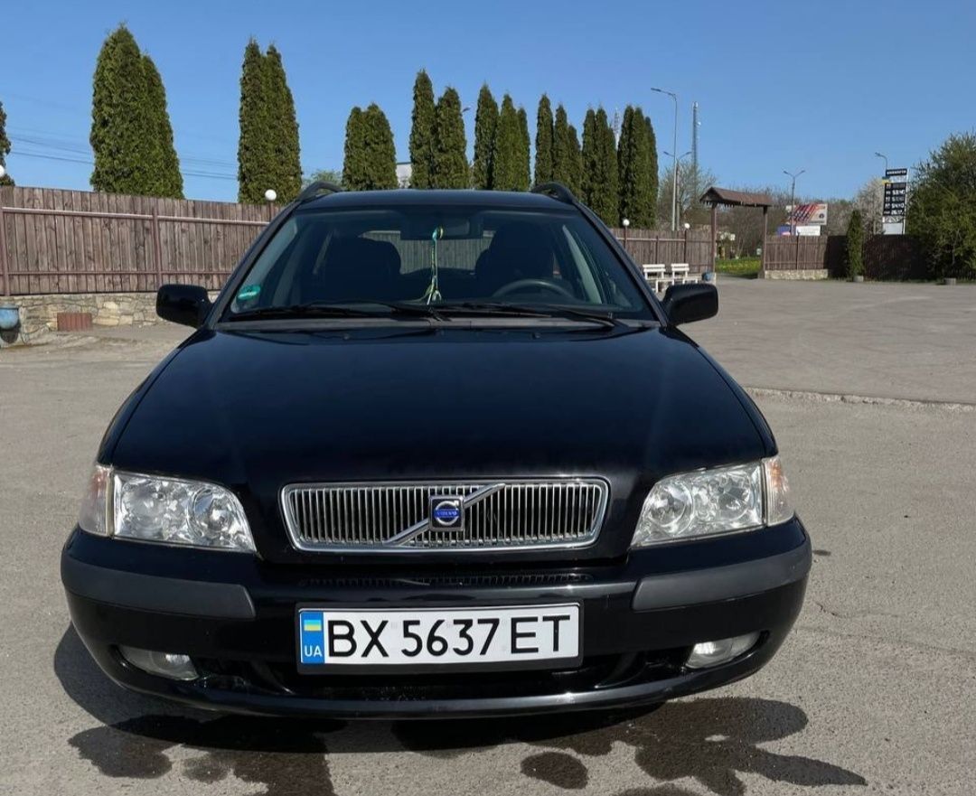 Продам Volvo V40 1.8 2002