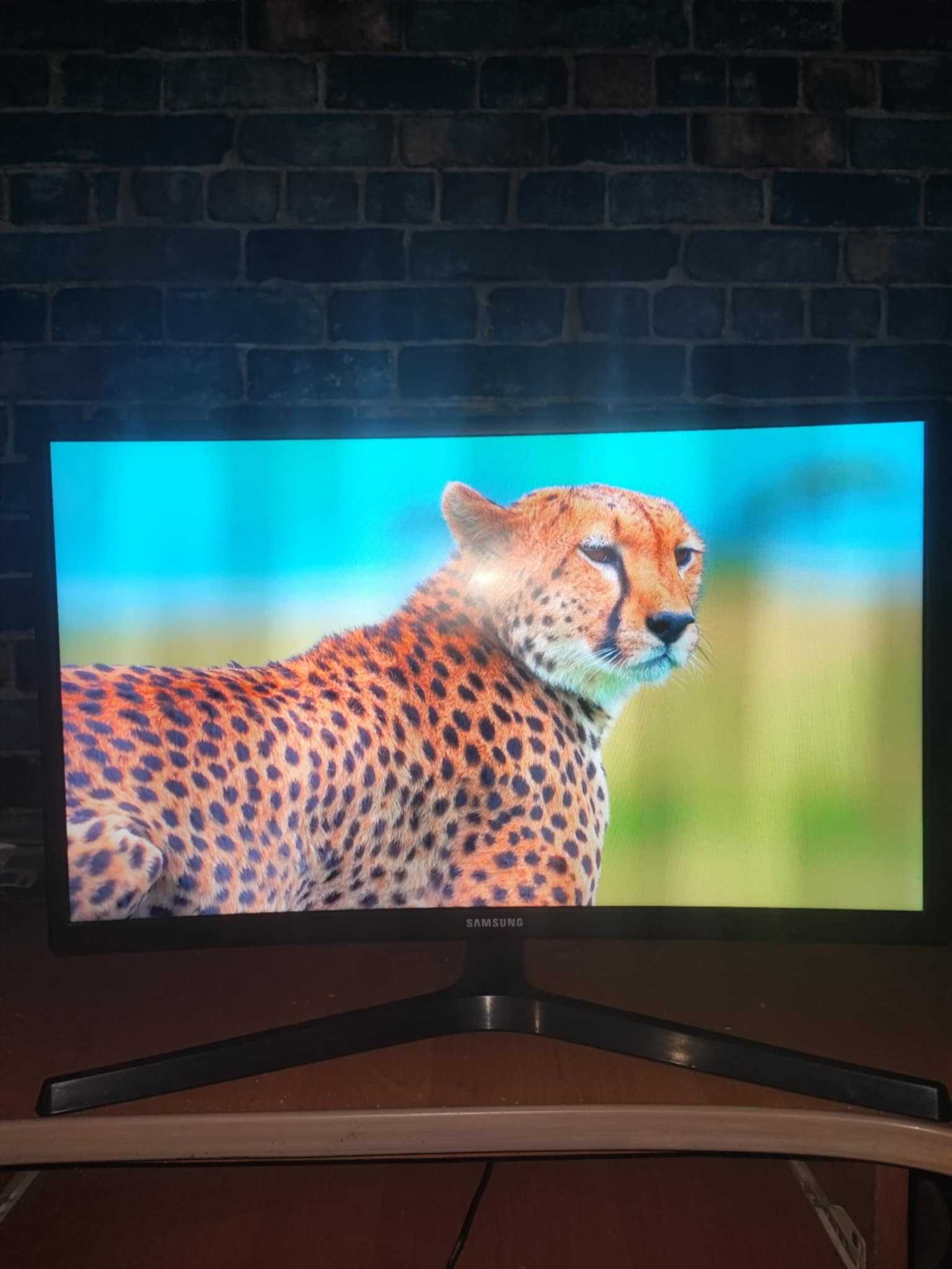 Monitor SAMSUNG C24FG73FQU 23.8" 1920x1080px 144Hz 1 ms Curved
