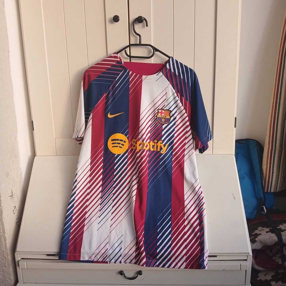 Camisolas Barcelona 30€ , PSG Messi 50€ , França 30 € e Portugal 45 €