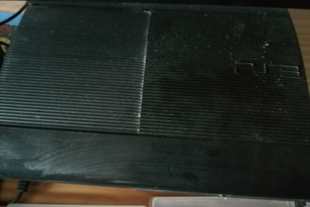 Konsola Ps3 wraz z 3 padami i 2 grami