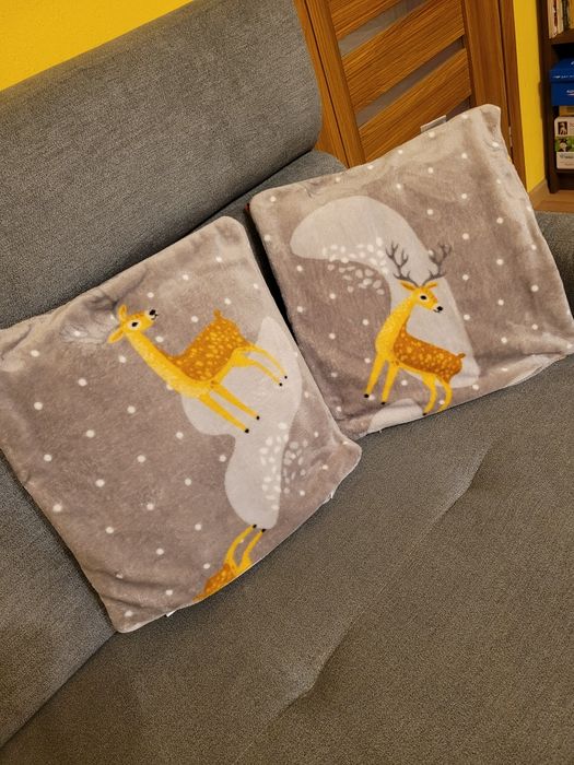 Świąteczne poszewki z jelonkami na poduszki komplet 2 sztuki