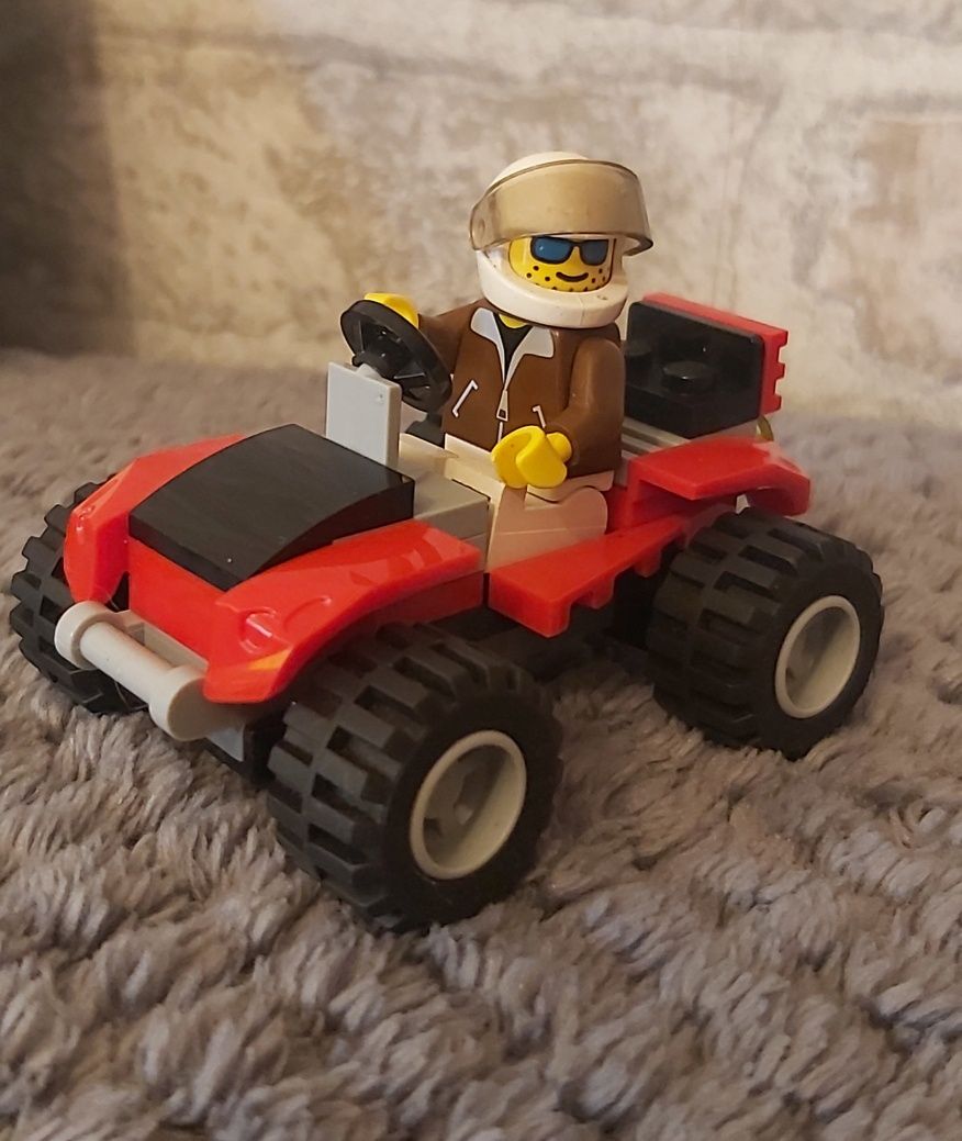 Lego auto z figurką