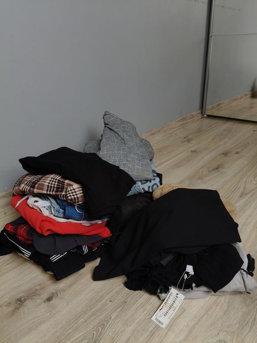 Paka ubrań damskich w rozmiarze s/xs