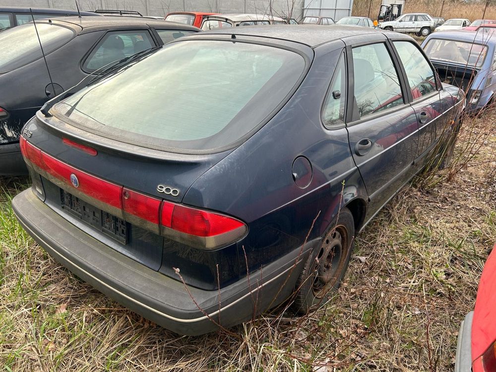 Saab 900 s w całości lub na części