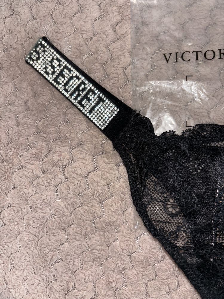 Majtki Victoria’s Secret z kryształkami