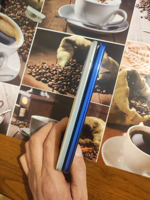 Продам 2 телефони Samsung a70