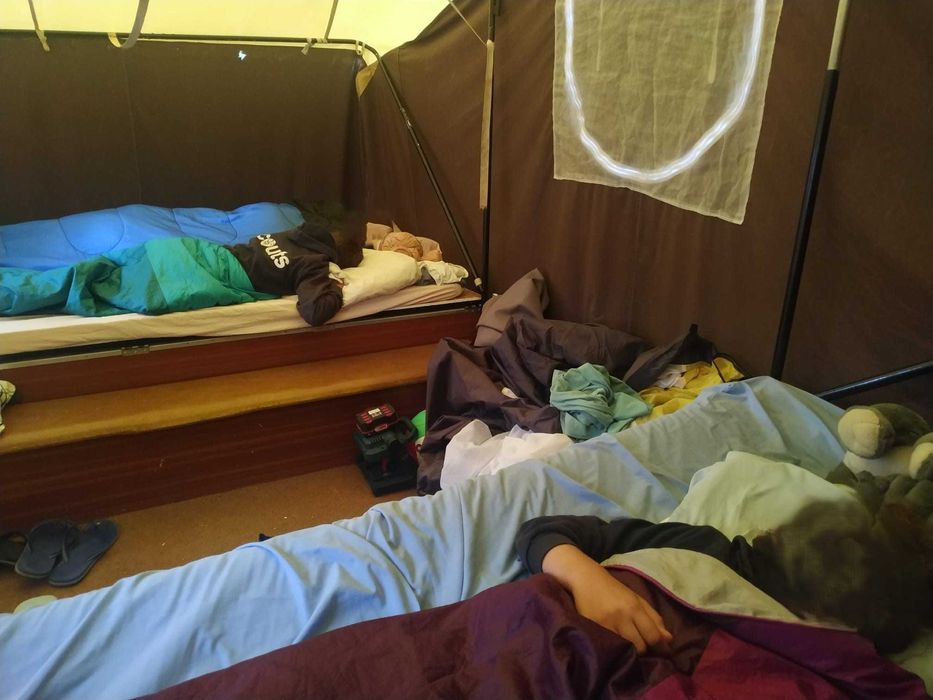 Atrelado com Tenda e Carga — Pronto para Aventuras e Trabalho!