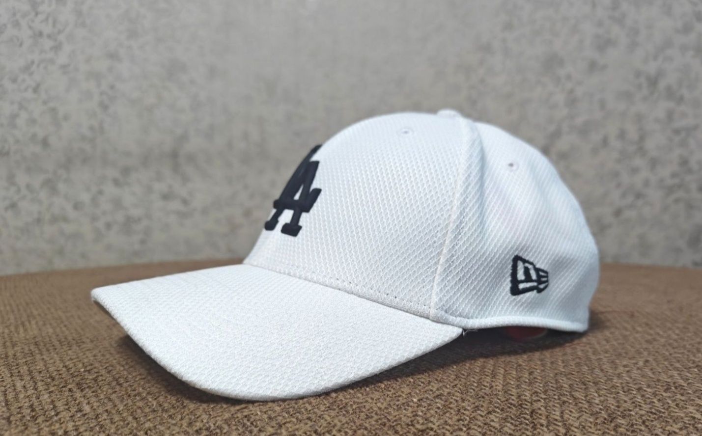 Продается  фирменная бейсболка
 NEW ERA  LA  Mod. 39 Thirty