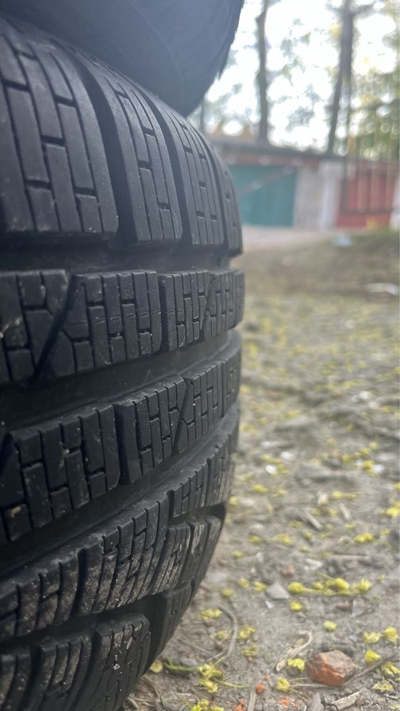 Шини зима Pirelli Sottozero 225/50/17