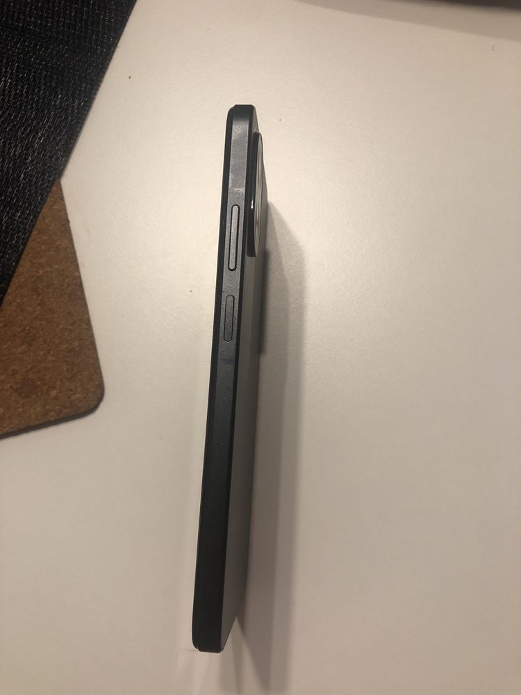 Oppo A18.