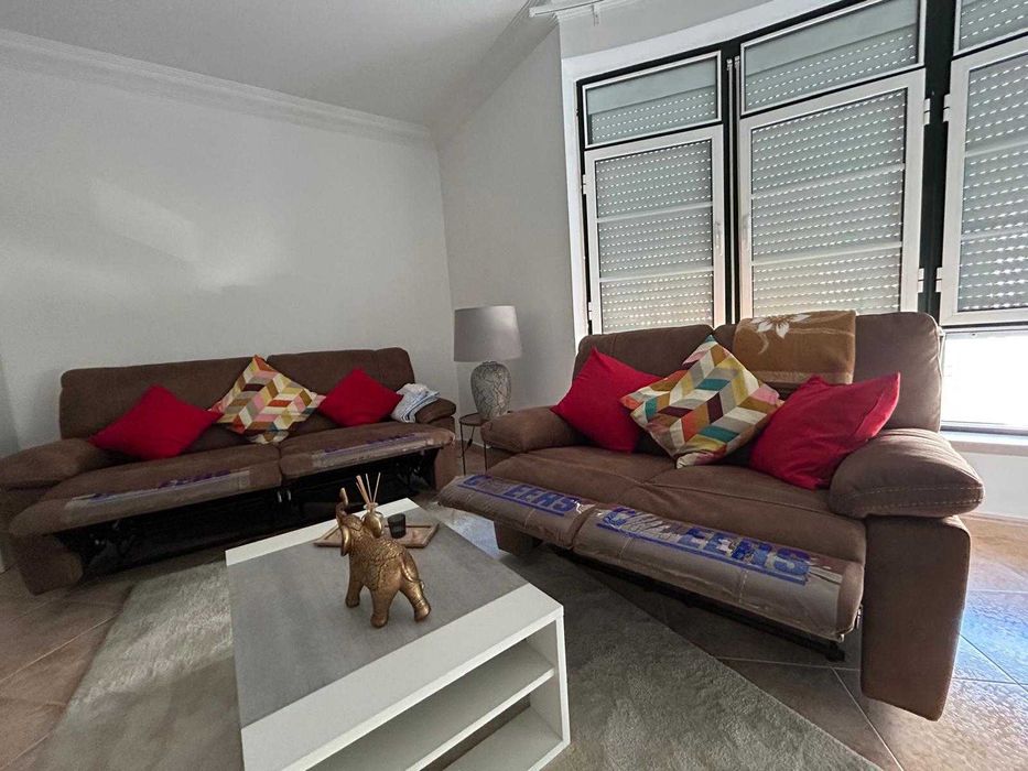 conjunto 2 sofás praticamente novos