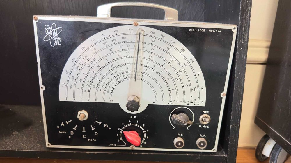Máquinas de teste eletrónica antigas