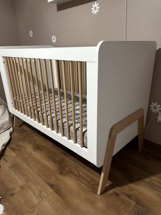 Łóżeczko dziecięce z wygodnym materacem