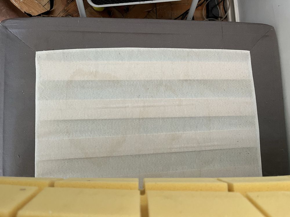 OFEREÇO  cama 2 comprimento 0.90 largura .32 altura