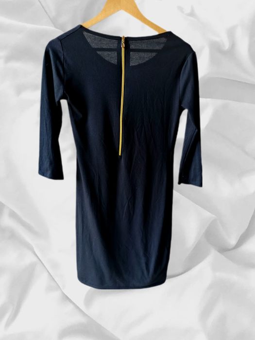 Krótka, czarna sukienka ze złotym zamkiem | rozmiar M