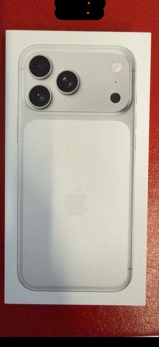 Iphone 17 Pro Silver  ( prata)  /. Laranja selado