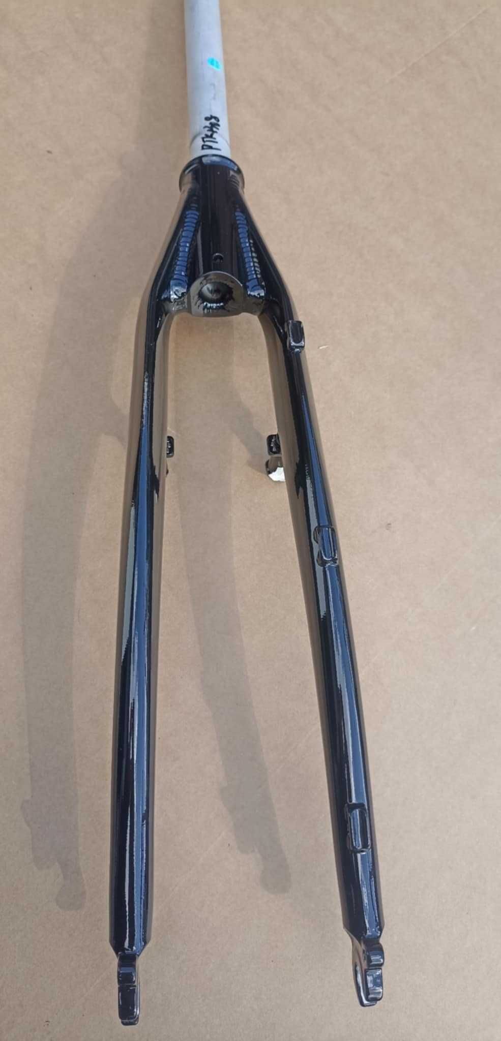 Widelec aluminiowy 700 -28 29. V- brake - nowy