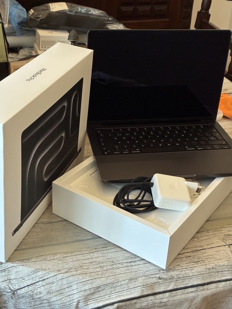Macbook Pro 14" m3 Pro 512 black