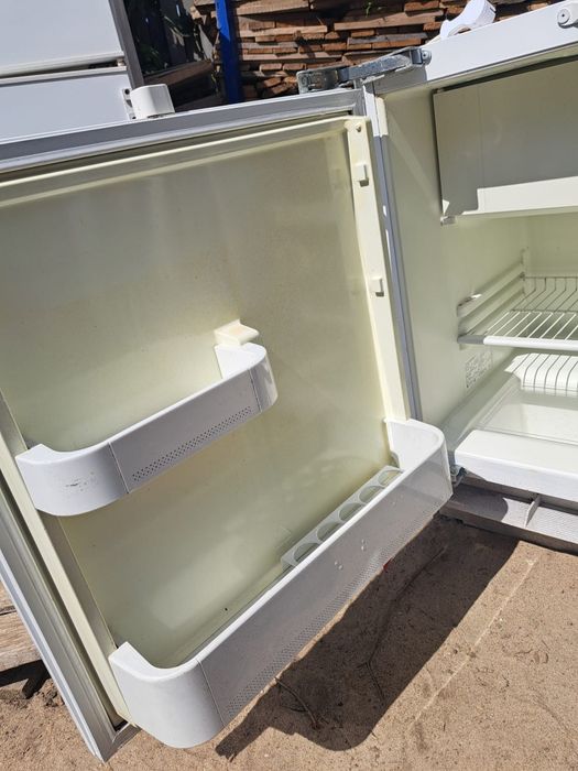 Sprzedam lodówki do zabudowy, bez zamrażarki.