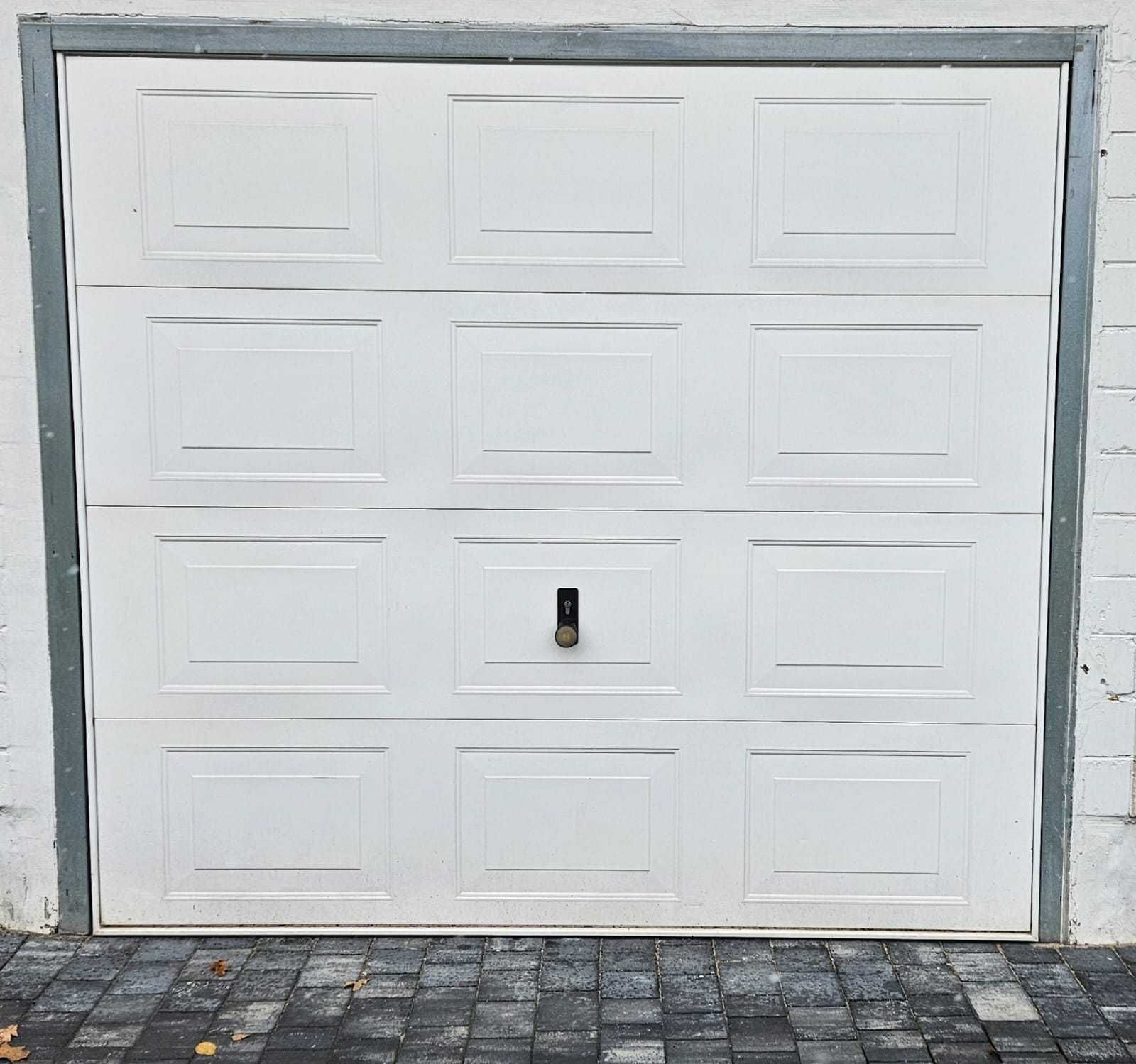 Brama garażowa biała Hormann