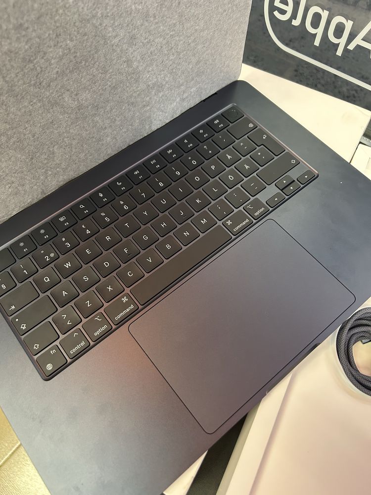 Apple MacBook Air 15" M2 8/512GB/8CPU/10GPU Midnight (MQKX3)
