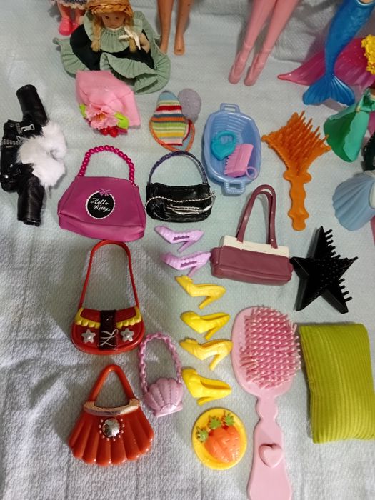 Lote Barbie Mattel e Acessórios Tudo 5,90€
Conjunto de bonecas Barbie