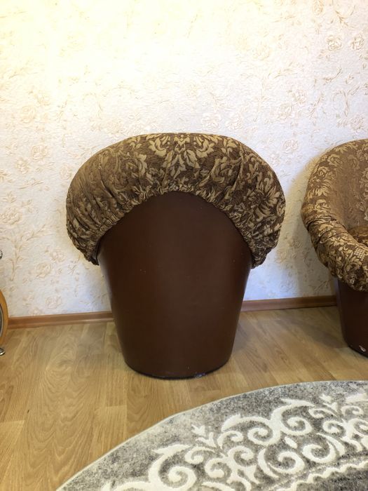 Продаються два мʼякі крісла