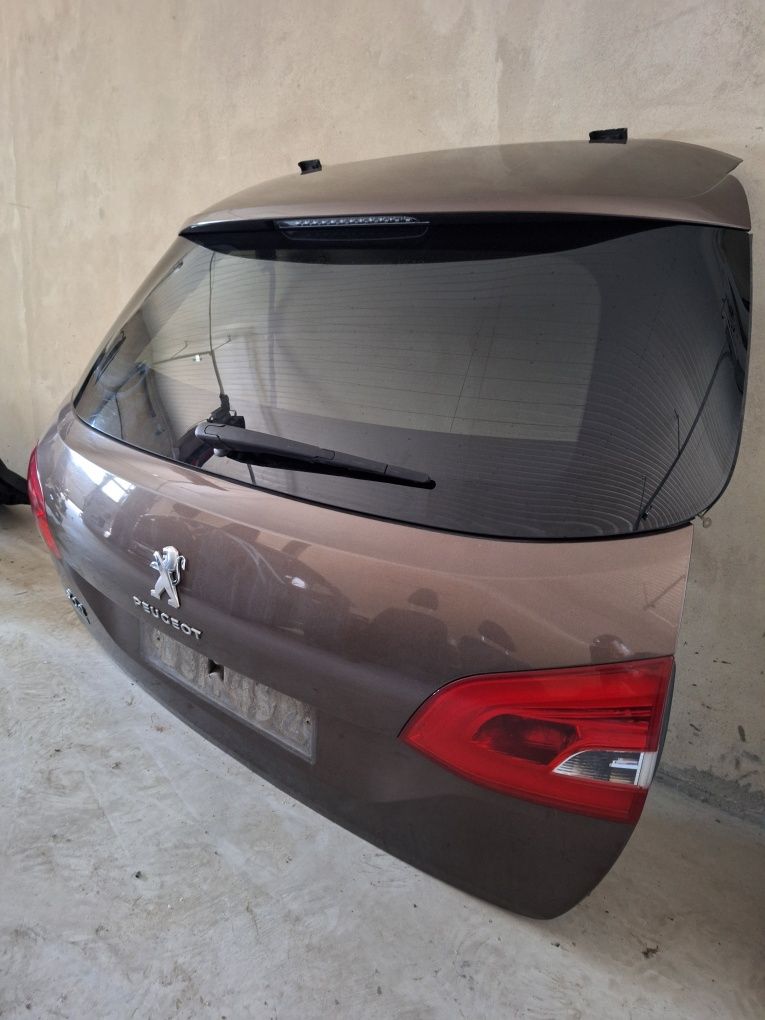 Klapa bagażnika Peugeot 308 T9 sw 15r kcmd