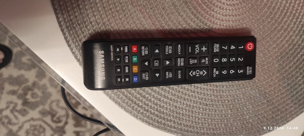 Tv 40' Samsung Full HD, UE40M5002 oraz uchwyt w cenie.
