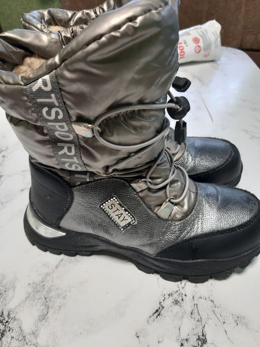 Продам зимние сапоги  на девочеу