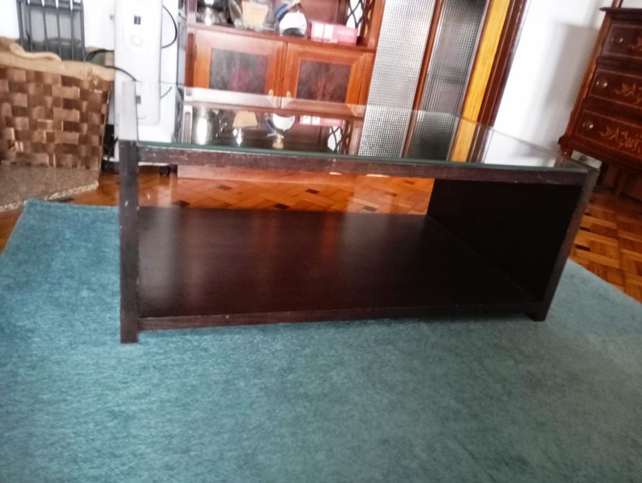 Mesa apoio / frente sofás 20€€€€  PORTO
