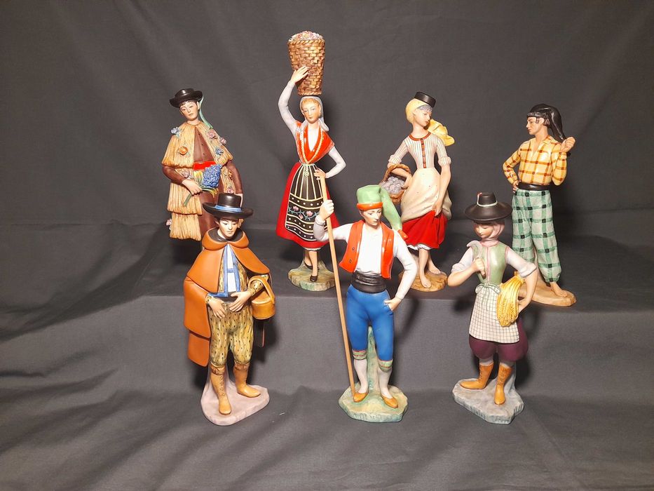 Figuras Trajes Regionais Vista Alegre - pintados à mão