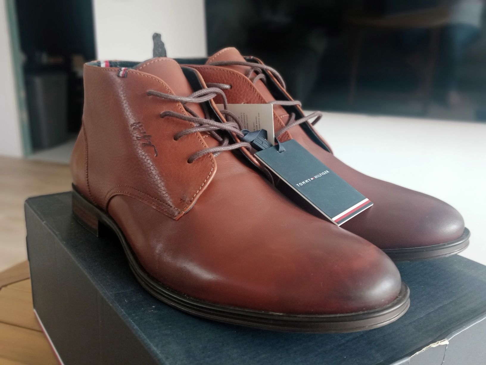Tommy Hilfiger roz 44 skóra naturalna